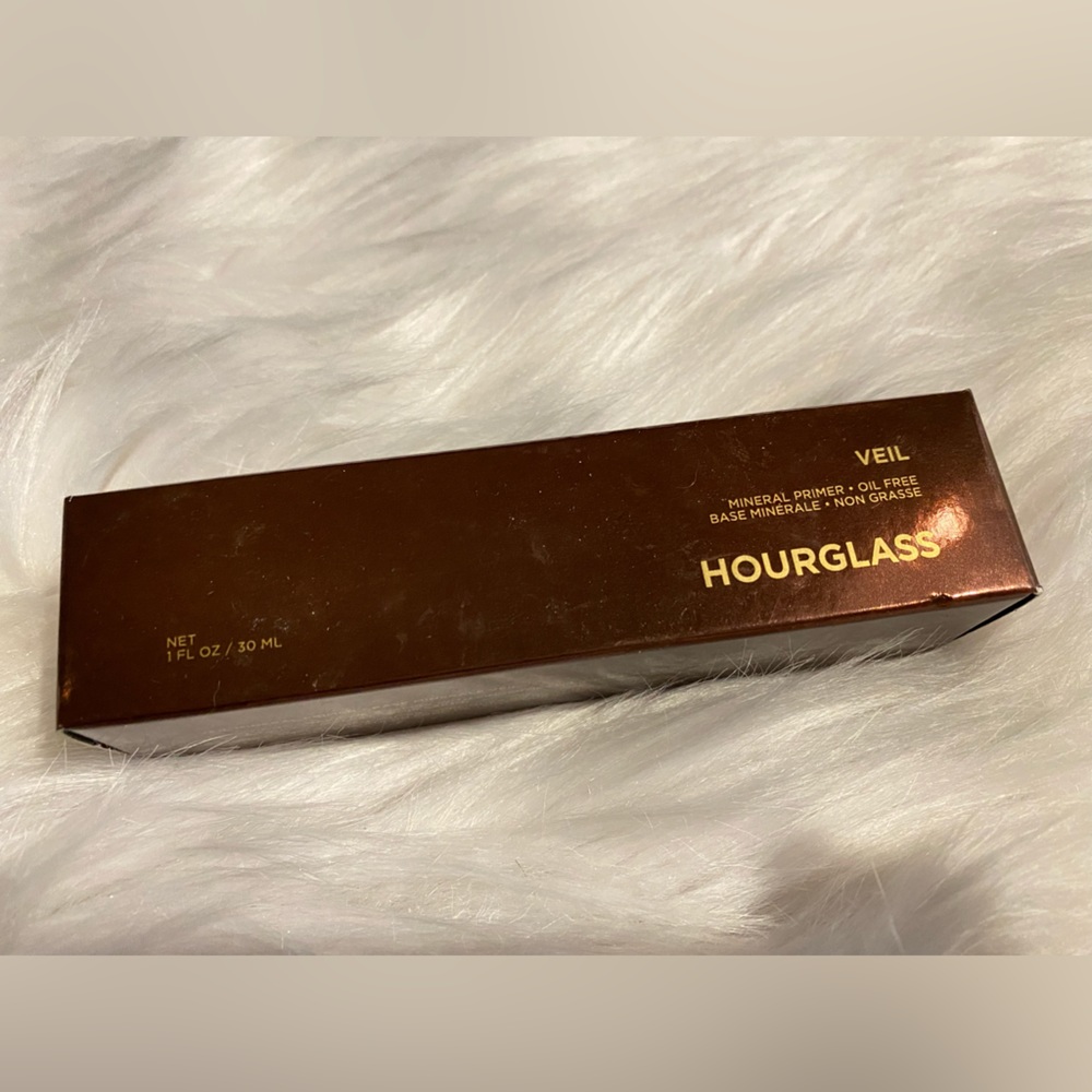 Hourglass veil mineral primer